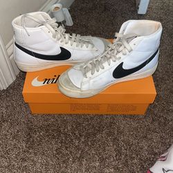 woman’s nike blazers