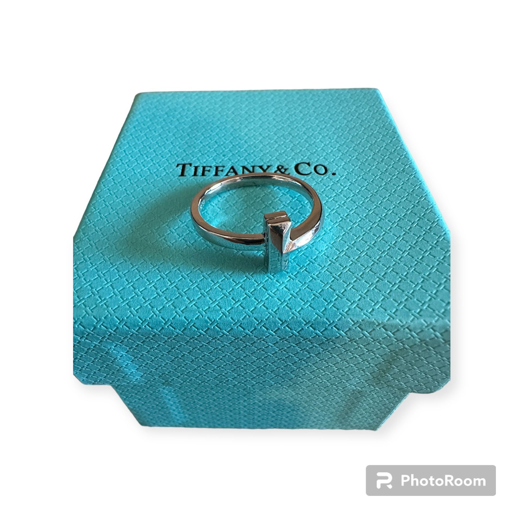 Tiffany & Co T 1 Ring in 18kt White Gold  Size 7