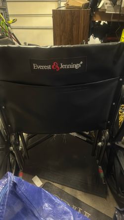 EVEREST and JENNINGS Traveler HD 22 Inch Seat Bariactic Wheelchair. 