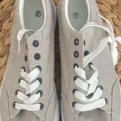 New Woman’s Size 10 Canvas Deck Shoes 