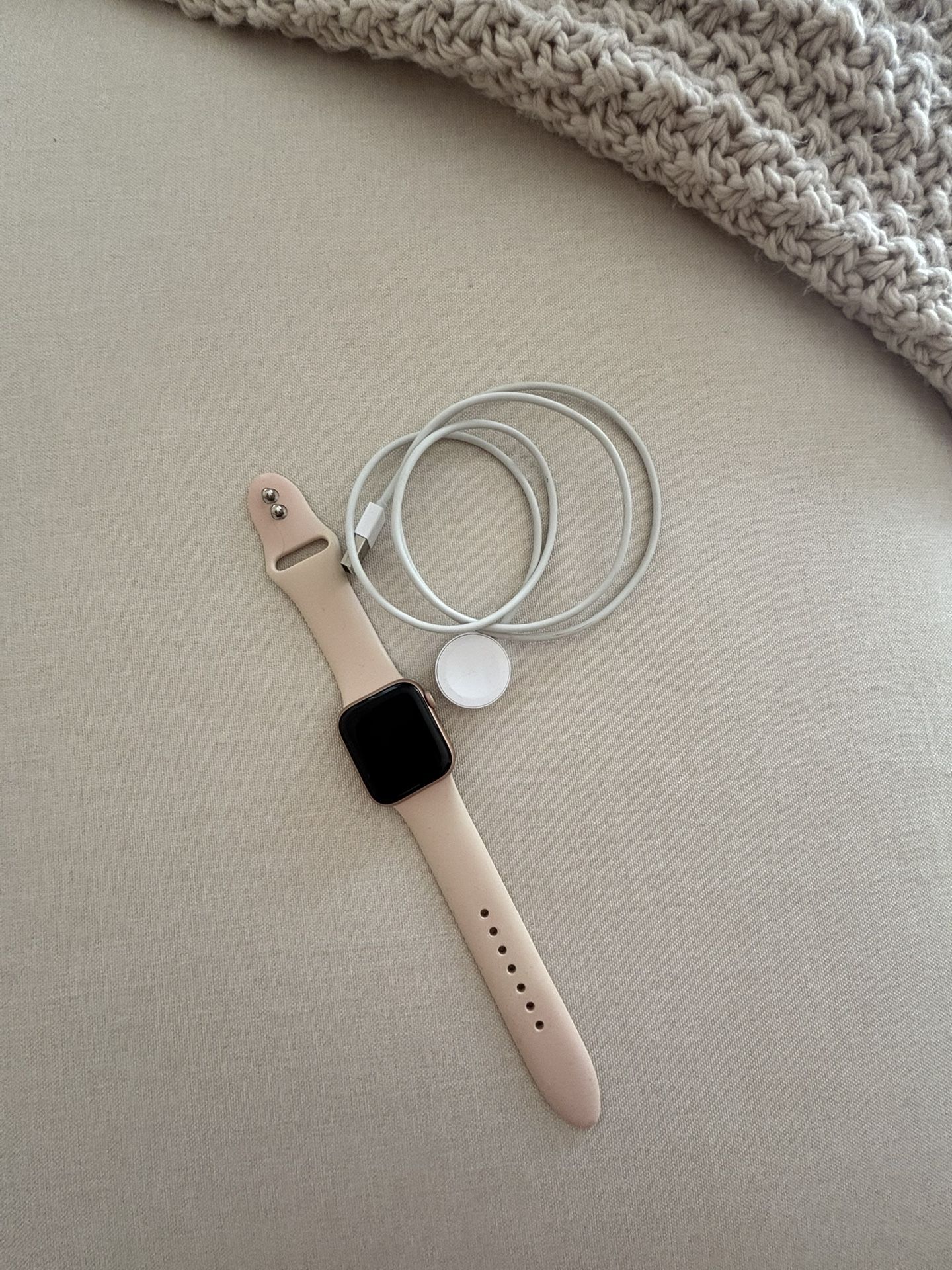 โ Apple Watch Series 3 โ 38mm / 42mm (GPS)