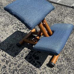Folding kneel chair. Office chair 