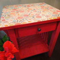 Cute lil’ whimsical side table