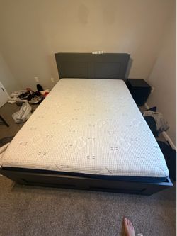 Queen Memory Foam Mattress (Sleepy’s by Sealy) – Like New, No Stains