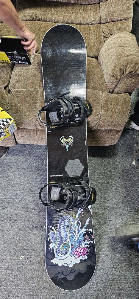 Never Summer Infinity Snowboard