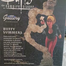 Buffy Vampire Slayer Statue 