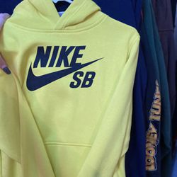 Nike SB sweatshirt yellow NEW w/tags. 