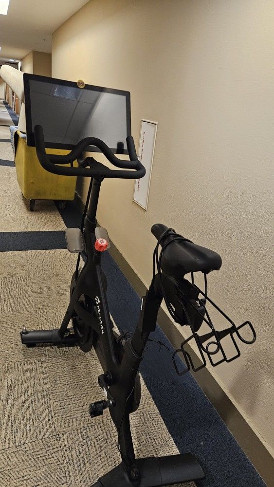 PELOTON EXERCISE BIKE