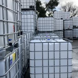 Water Tanks 330 Gallons 275 Gallons With Valves Metal Caged  IBC Totes  Used ☝️ Once