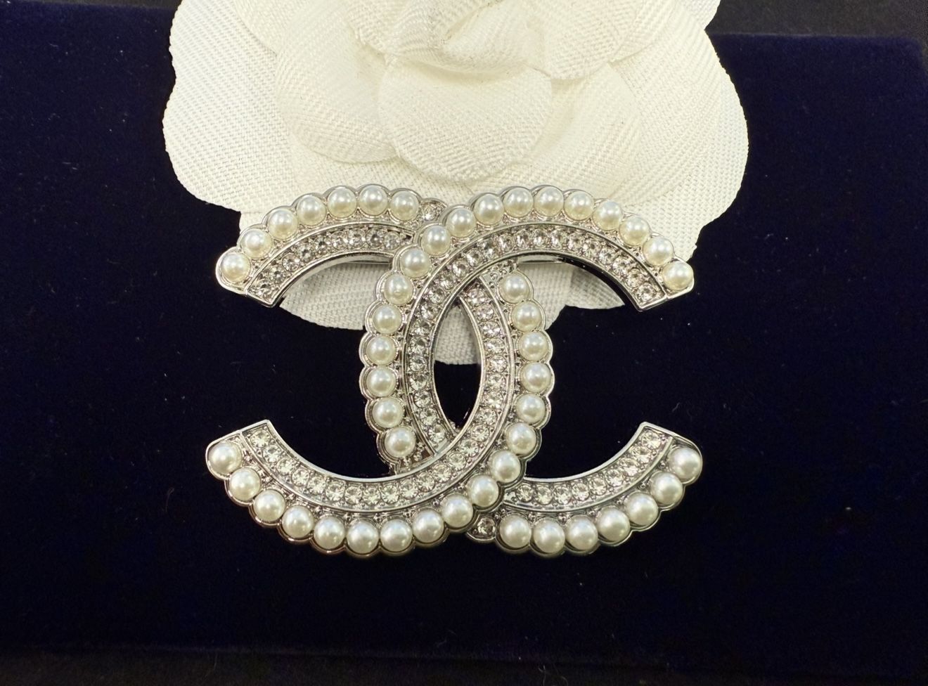 Women vintage brooch  jewelry