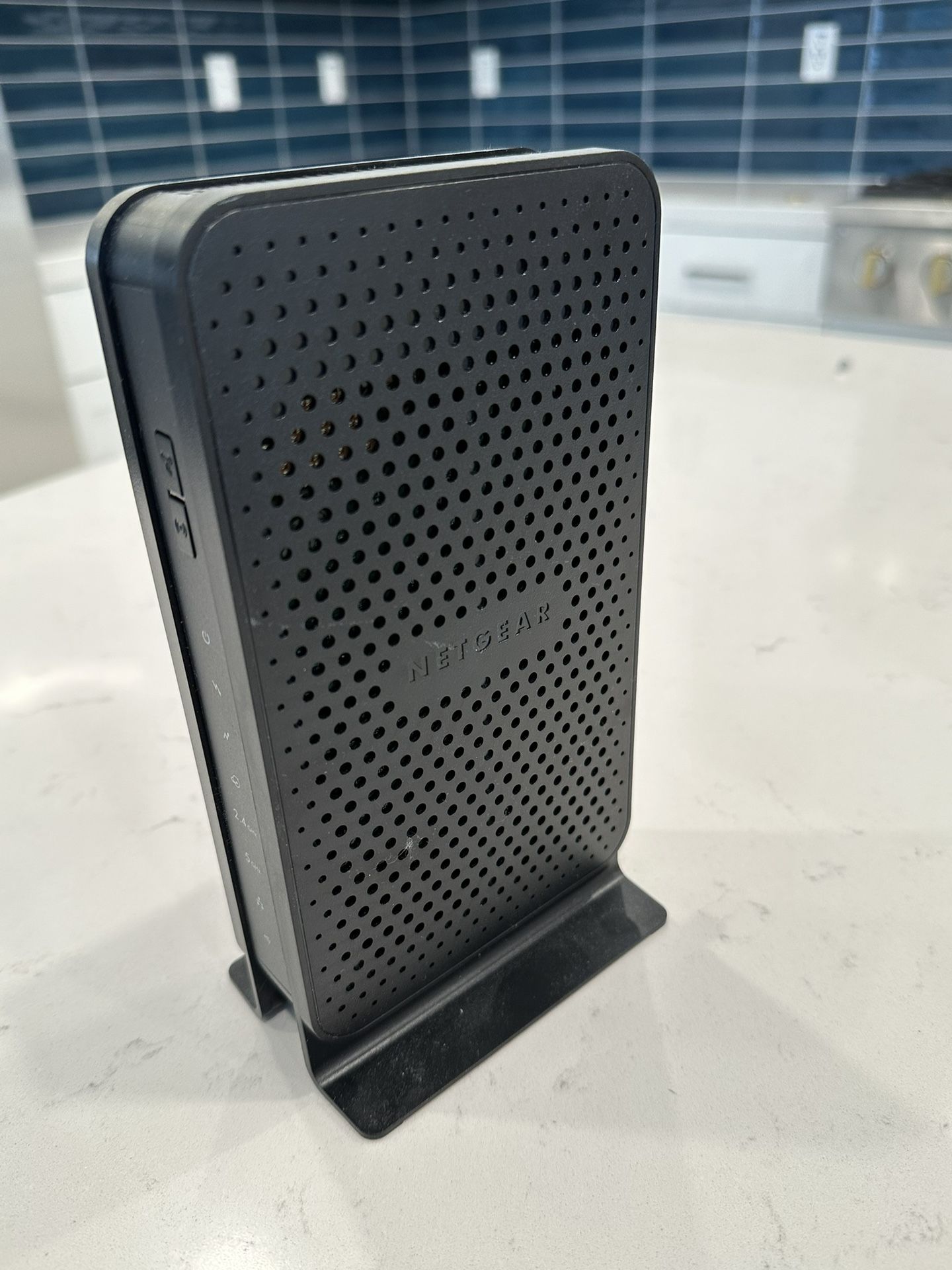 NETGEAR N600 (8x4) WiFi DOCSIS 3.0 Cable Modem Router (C3700) Certified for Xfinity from Comcast, Spectrum, Cox, Spectrum & more