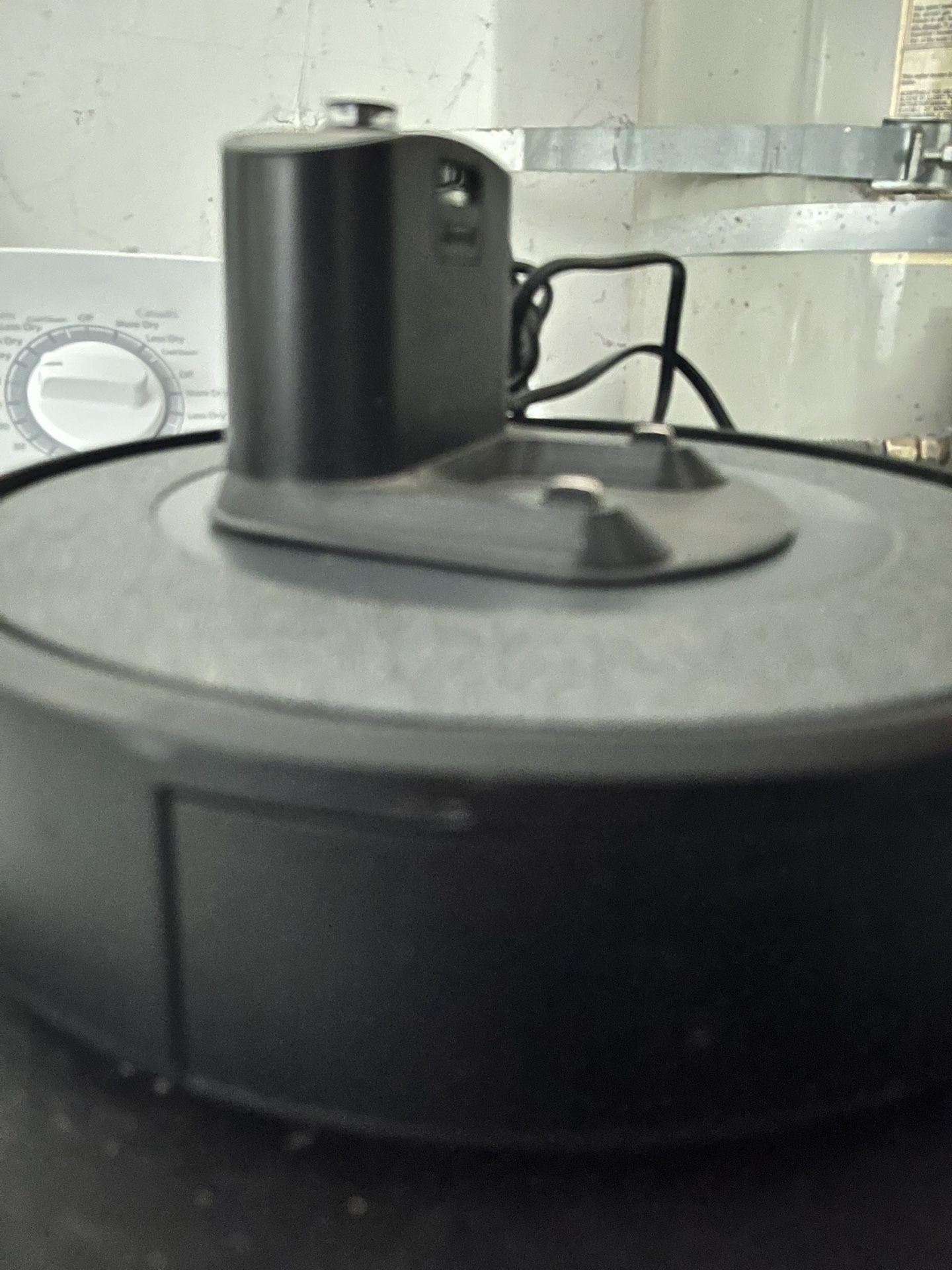 iRobot Roomba With Charging Port And Station