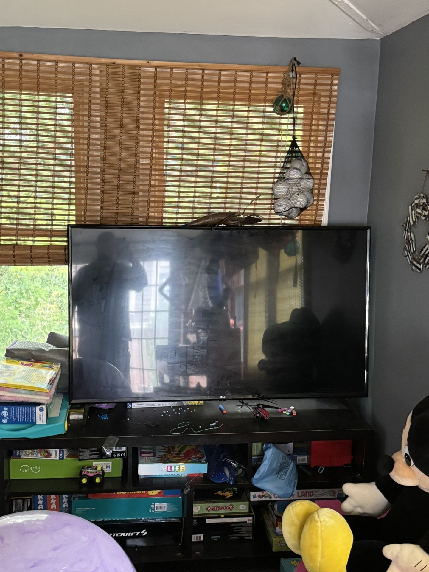 55 Inch Needs Blue Shade Repair Tv Stand 50$