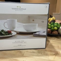 16 Piece Dinnerware Set