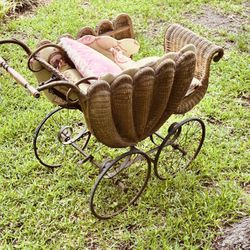 1915 Victorian “The Haywood” Antique Baby Stroller. 
