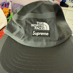 Supreme x The North Face