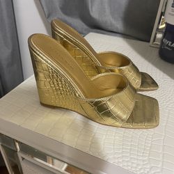 AZALEA WANG Wedges Size 7.5, They run small like a size 7... new, they don't have a box...
