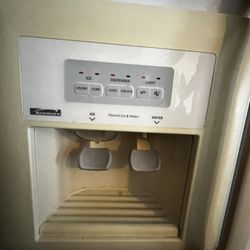 Refrigerator 