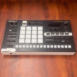 Roland Verselab MV-1 Music Production Workstation 