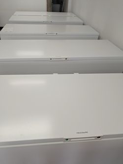 Freezer Chest Frigidaire 25 cu ft