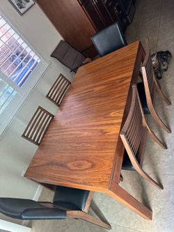 table w 6 chairs