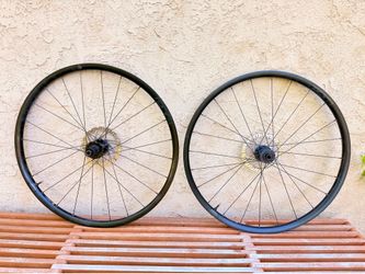Giant Gravel / Road disc, Non-boost tubeless wheelset