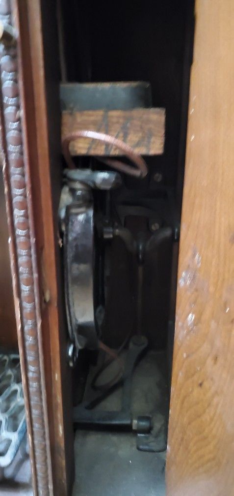 vintage singer mechanical machine.