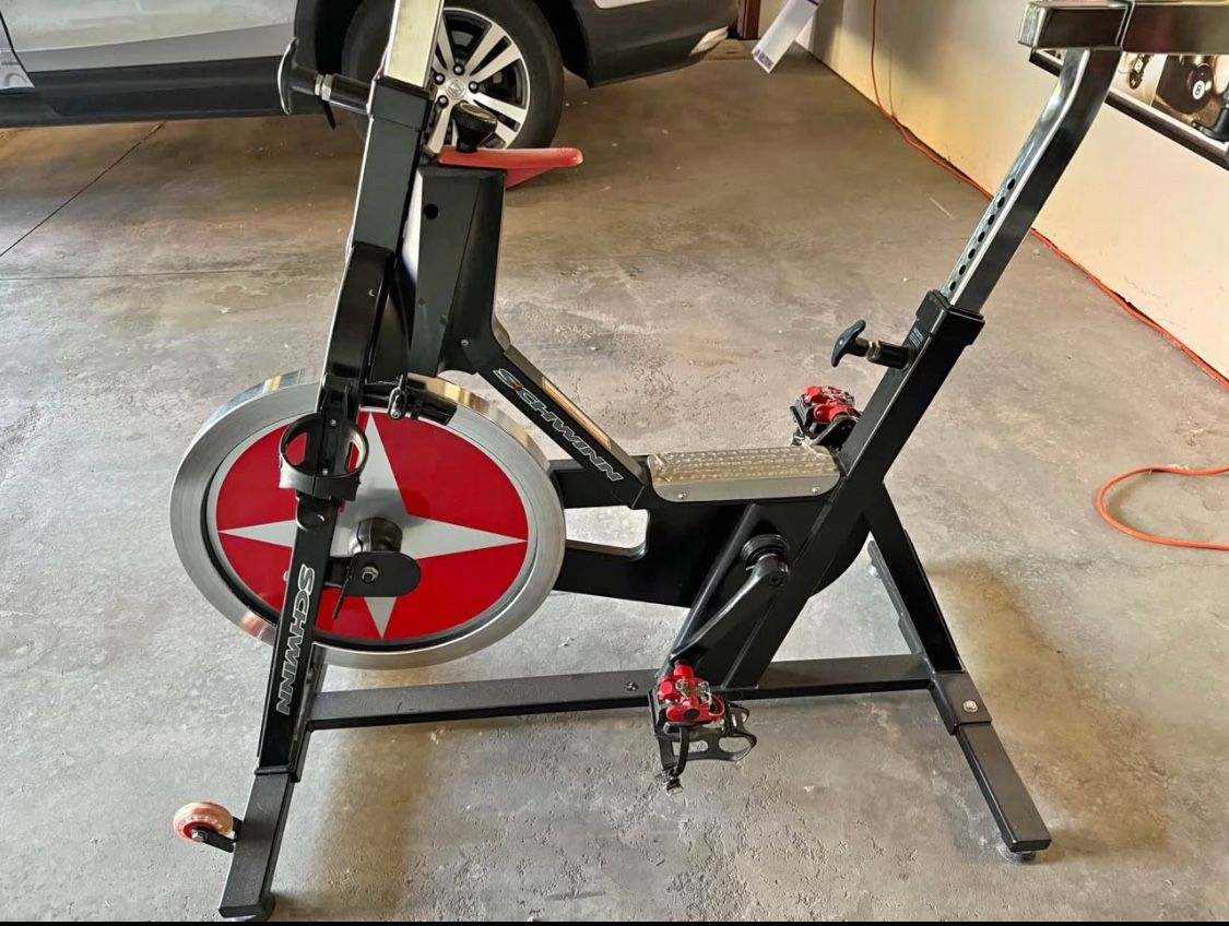 SCHWINN INDOOR CYCLING BIKE