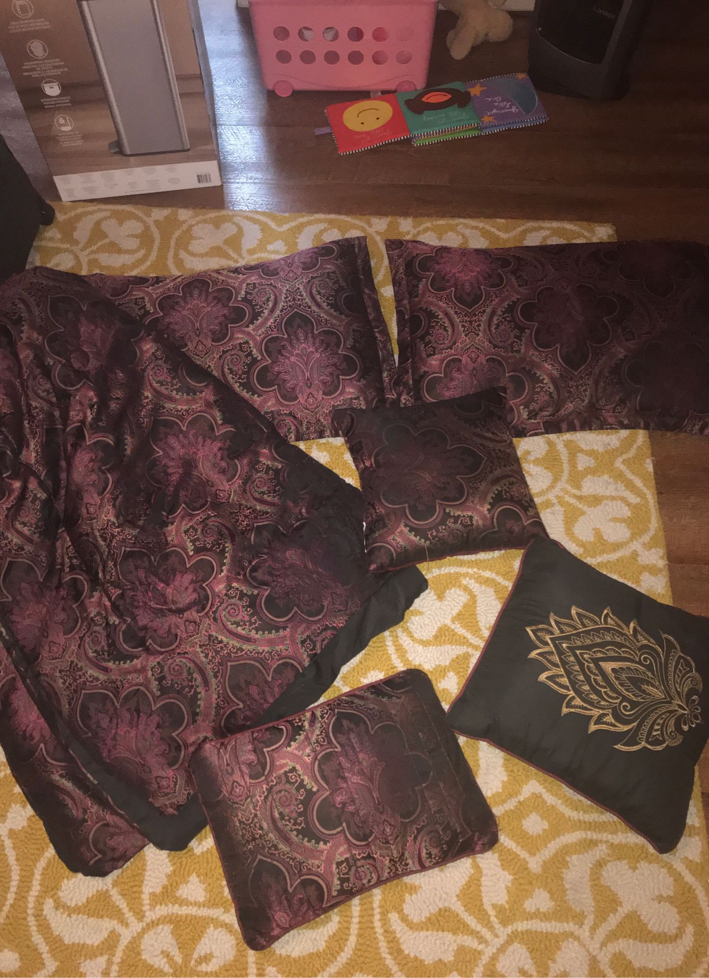 Free Full size comforter bed set