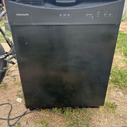 Frigidaire 24-in Front Control Built-in Dishwasher ( Black ) , 60-Decibel