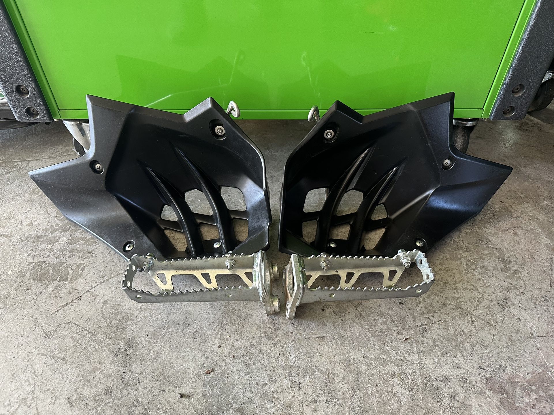 YFZ450 Foot Pegs & Heel Guards
