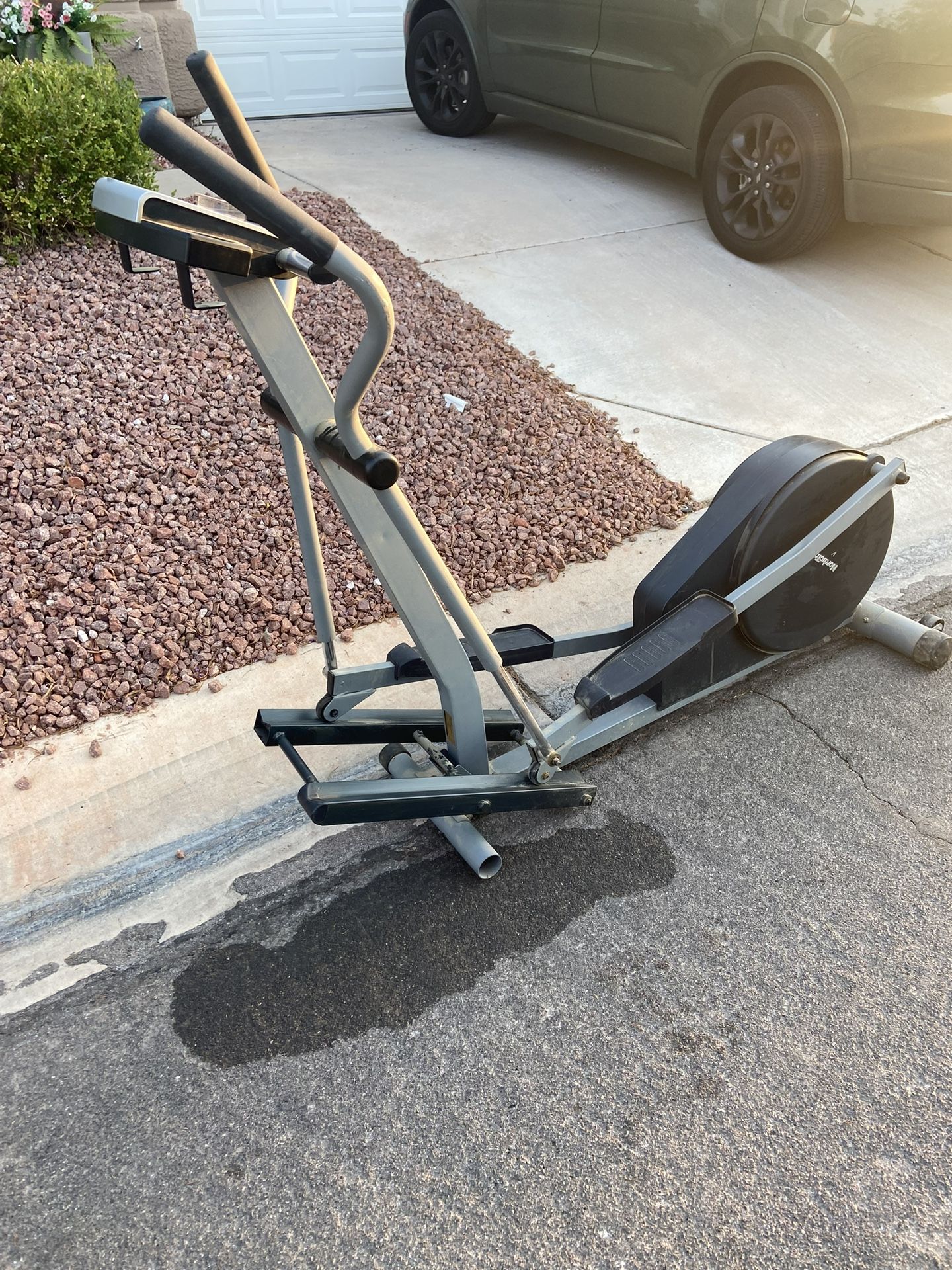 FREE NordicTrack CXT-910 Elliptical