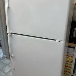 GE Top Freezer Fridge - In Good Working Order