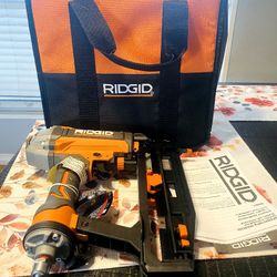 Ridgid Pneumatic 16" Gauge 2-1/2" Straight Finish Nailer Kit With Clean Driver Technology 