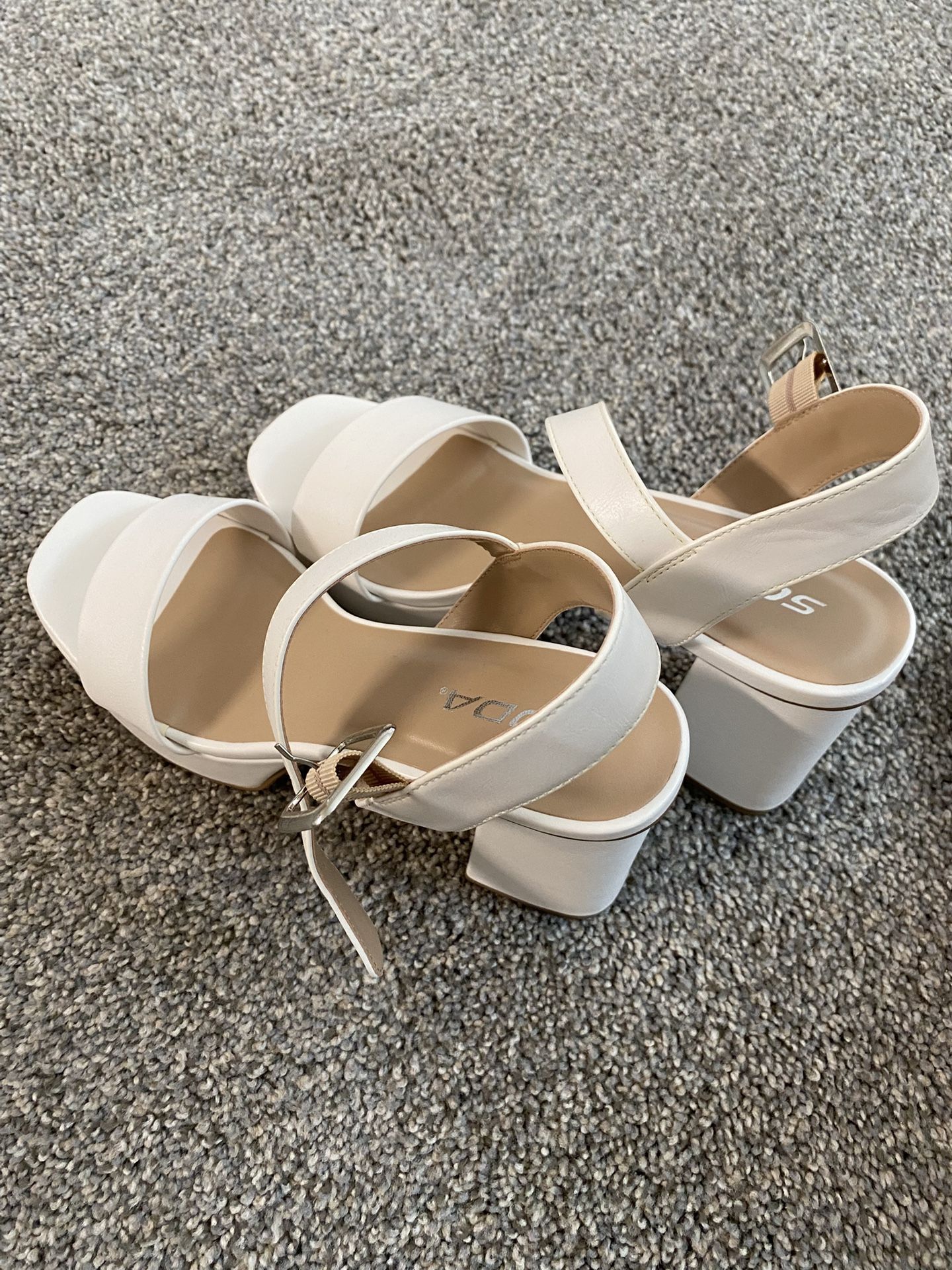 Sandals On Heel Size 9. 10$