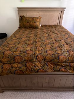 Queen bed Queen bed