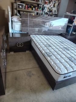 Queen bedroom set