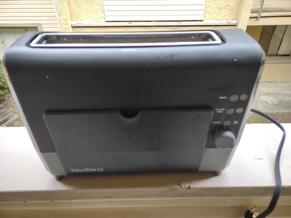 WestBend Quick Serve Toaster For Bread Bagels And English Muffins