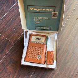 Vintage Magnavox Portable Radio