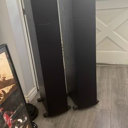 Klipsch Floor Speakers In Excellent Condition $200 For Both Pick Up In Glendale Hts. 