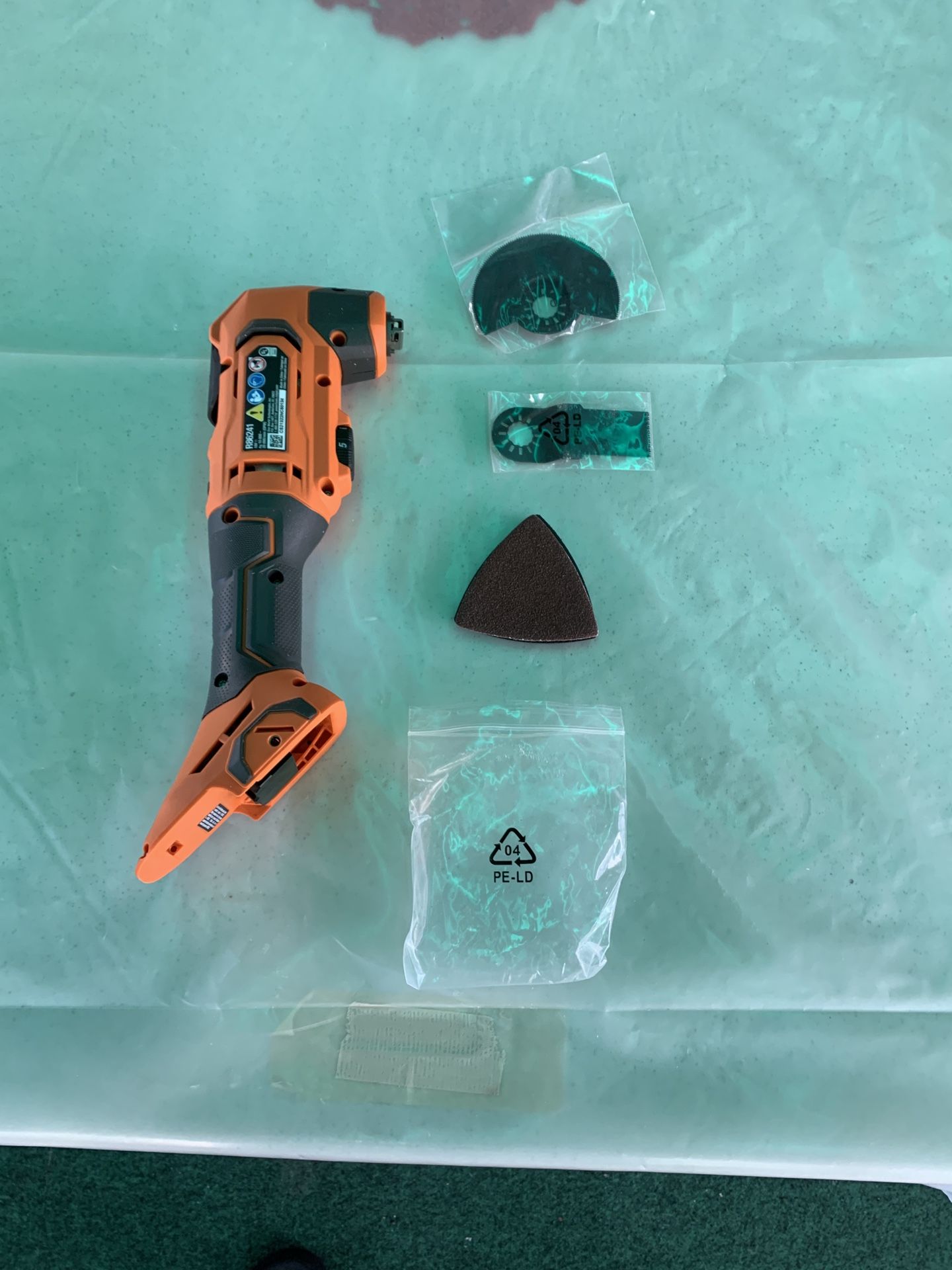 RIDGID 18- V CORDLESS OSCILLATOR MULTI-TOOL