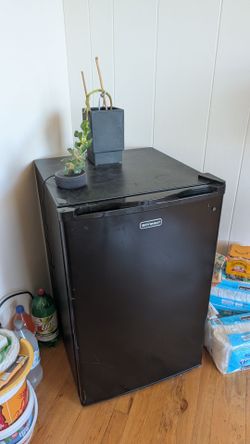 Black Emerson Mini Fridge