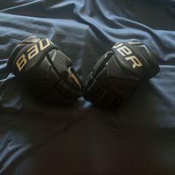 Bauer hockey gloves