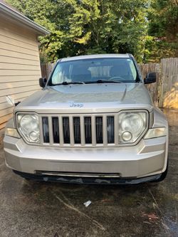 2011 Jeep Liberty Sport, gold, 3.7L V6. Mechanic Special !!!