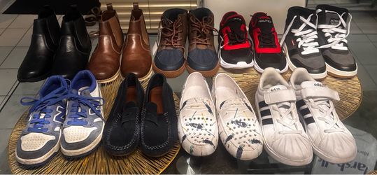 10 Pairs size 2 boys shoes for $100 / 10 pares zapatos talla 2 varones por $100