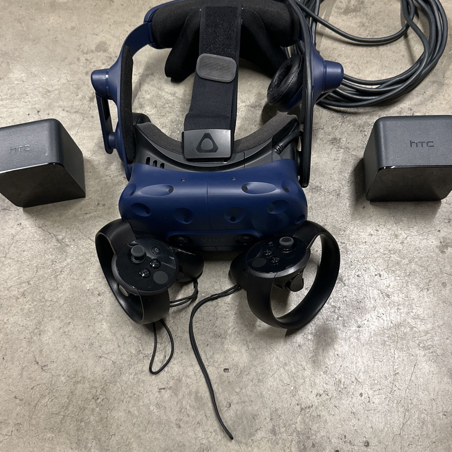 HTC VIVE Pro Secure VR Headset Kit