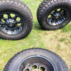 Mud Claw Extreme MT Tires 
