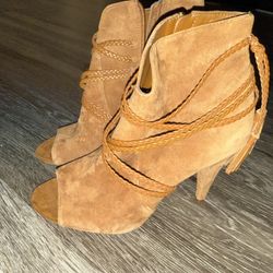 Vince Camuto Brown Suede Heels Women’s Size 8.5 Pointed Toe Dress Shoes