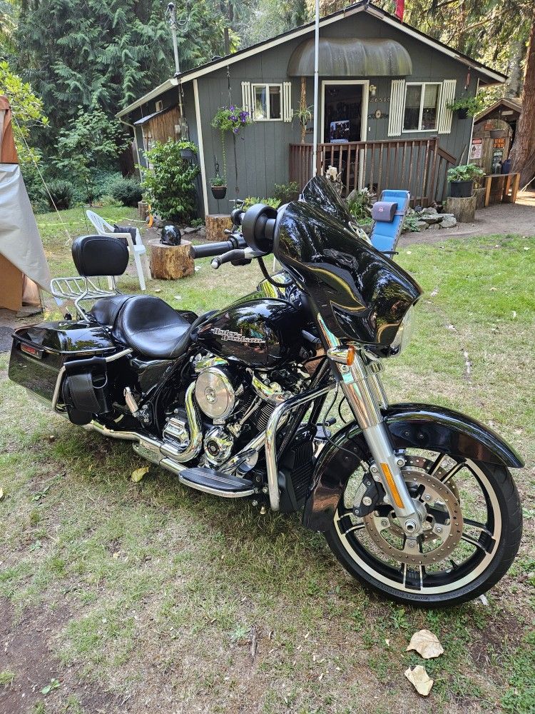 2017 Harley Davidson FLHX