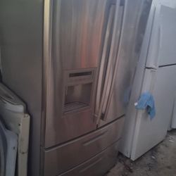 LG Fridge Apt Size 36 By 70 High Works Exelent 